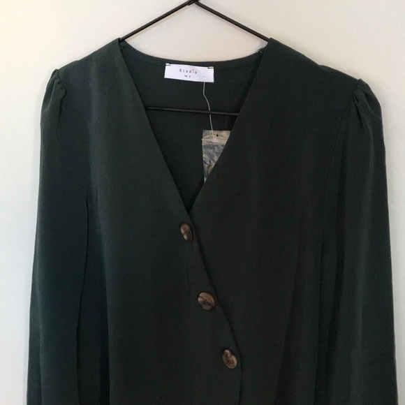 🆕 Elodie Asymmetrical Button Down Blouse - Picture 1 of 6